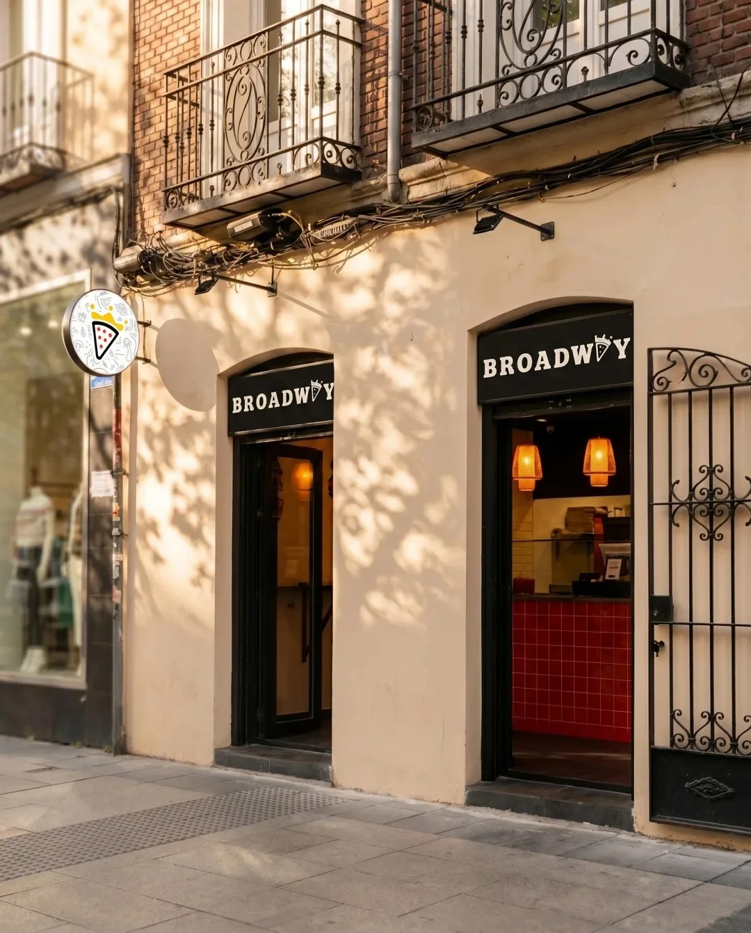 Interior Broadway Pizza Latina